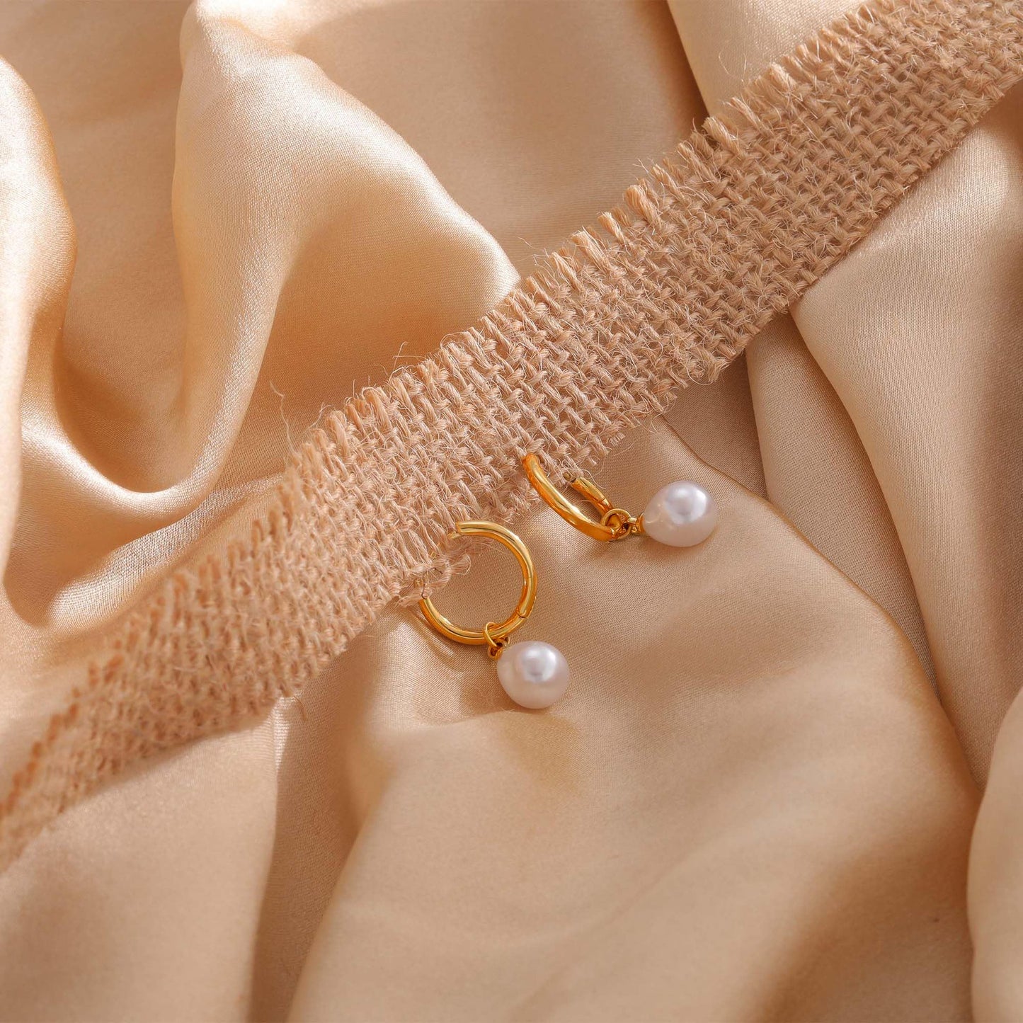 Small Water Drop Shape Pearl Pendant Necklace And Earrings Suite Women
