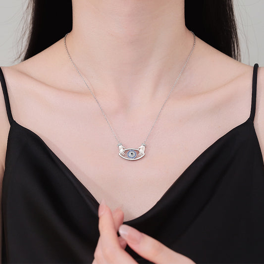 Necklace Women's Fashion Hands Hug Pendant